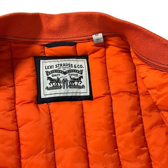 Levis Men's Quilted Utility Puffer Vest With Contrast Detailing 100% Nylon XL - Picture 8 of 14